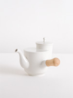 Bauhaus kyusu with wooden handle