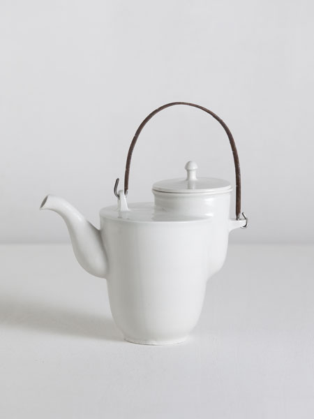 Bauhaus-style teapot with iron handle