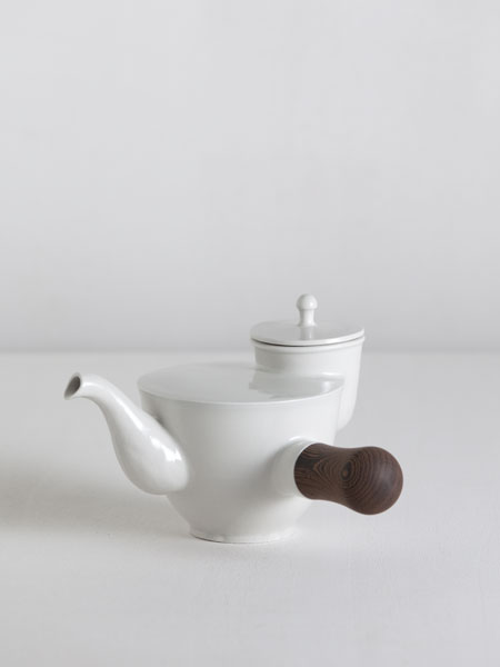 Bauhaus-style kyusu with wengé wood handle