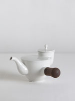 Bauhaus-style kyusu with wengé wood handle