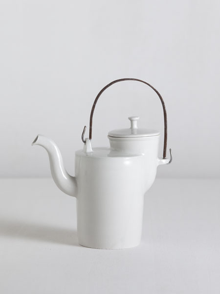 Bauhaus teapot with iron handle