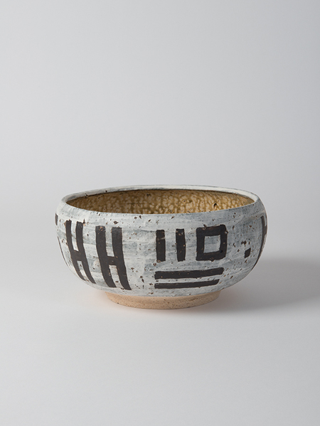 cracked slip bowl with manganese decoration