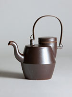 onggi bauhaus teapot with iron handle
