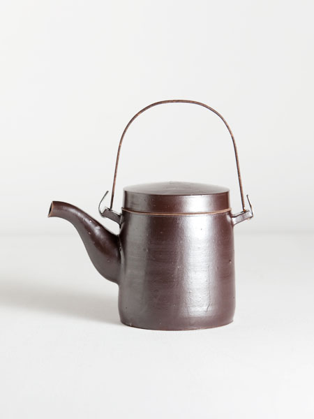 onggi teapot with iron handle