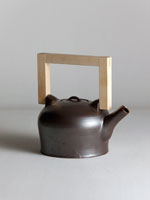 onggi teapot with maplewood handle